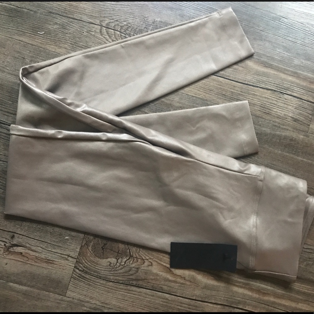 New with tags leggings!